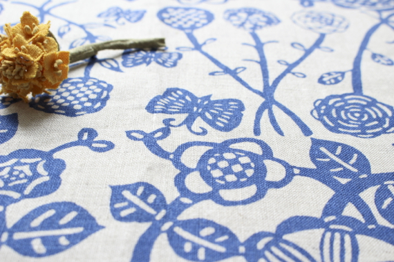 LINNETリネンプリント のばな 生成り×ブルー